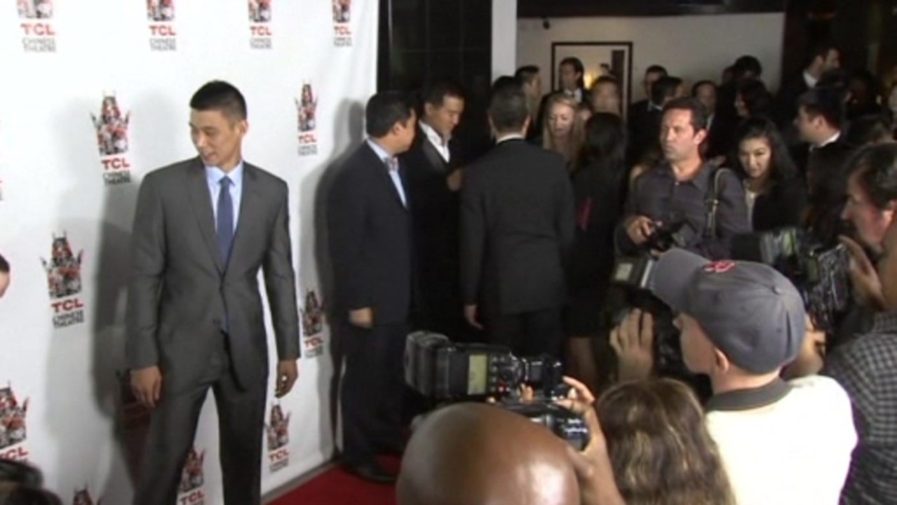 Lin slam dunks "Linsanity" premiere