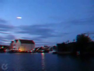 UFO in 3-D... E.T. Has Just Become More Real.