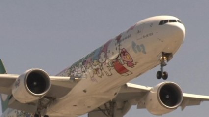 Hello Kitty jet makes first flight to U.S.