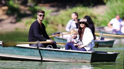 Robin Thicke rame avec sa famille durant une journée relaxante