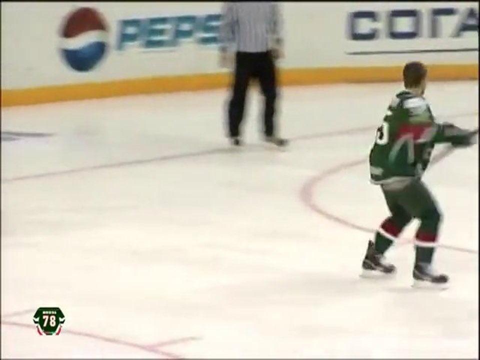 Ice Hockey : amazing and epic goal!