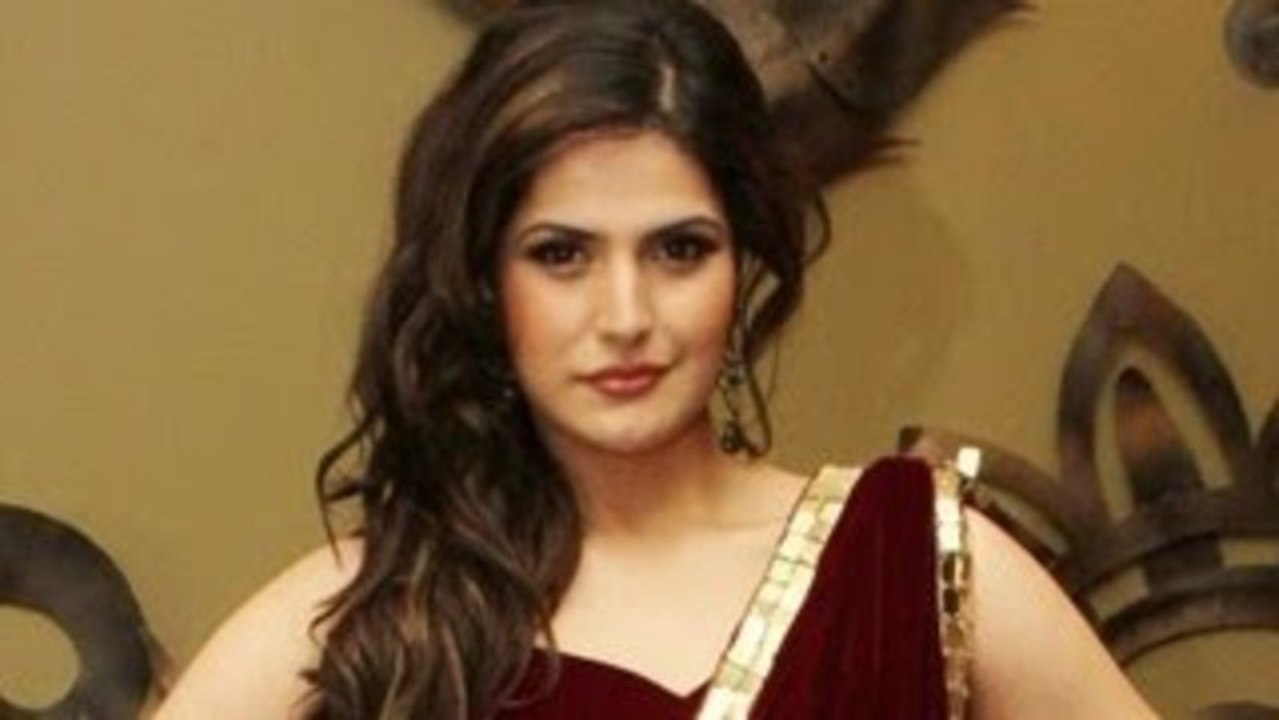 Zarine Khan at the launch of Archana Kochhar's new collection