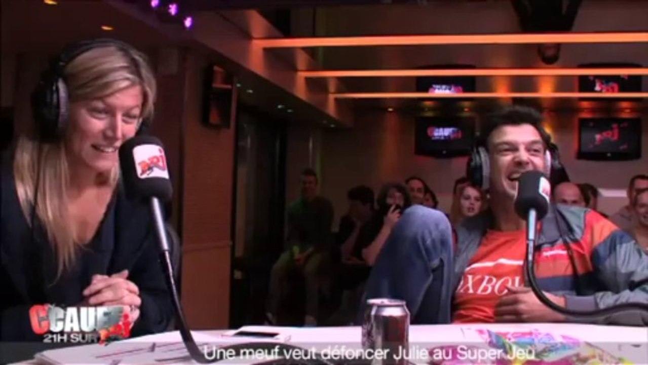 Une meuf veut défoncer Julie au Super Jeu - C'Cauet sur NRJ