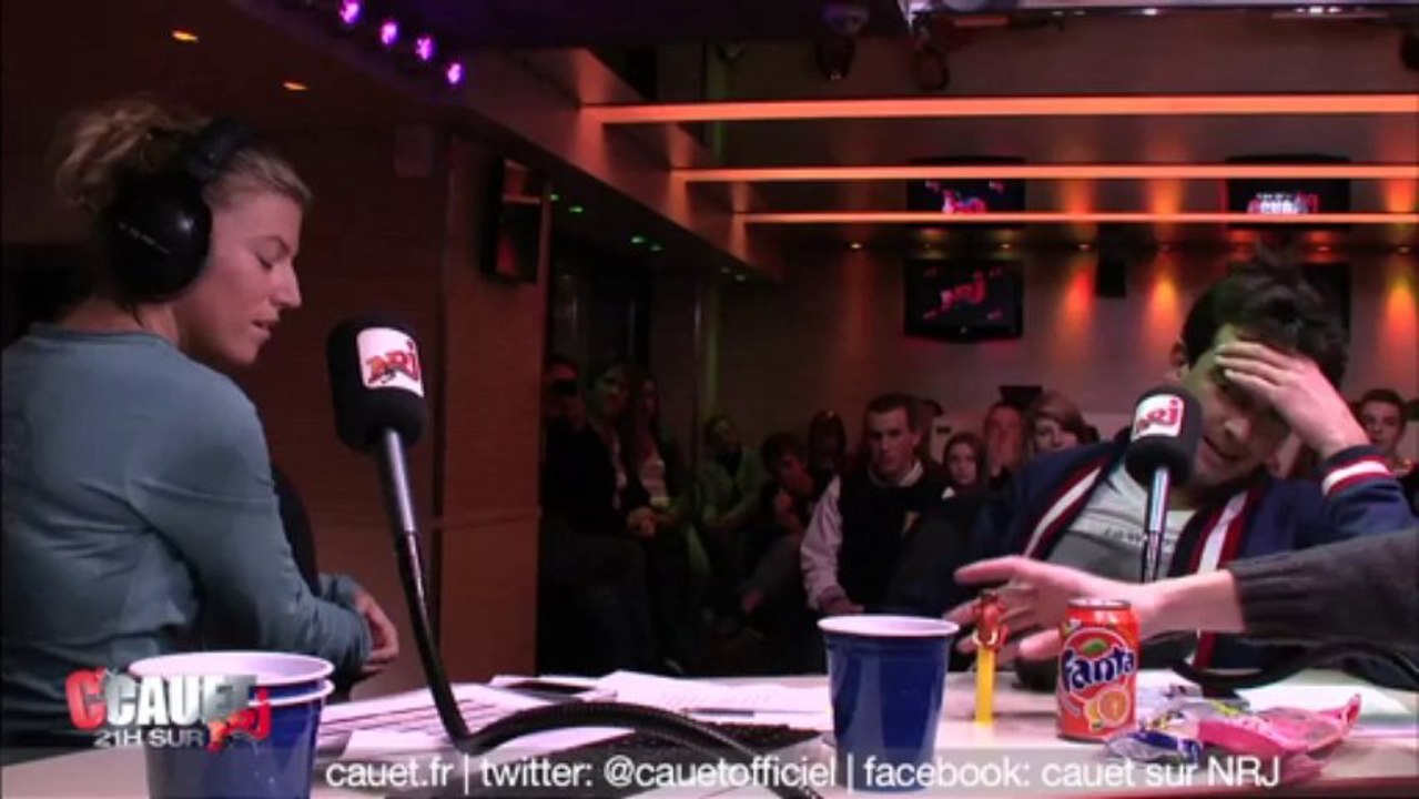 Clash violent entre Julie et une meuf au super jeu - C'Cauet sur NRJ