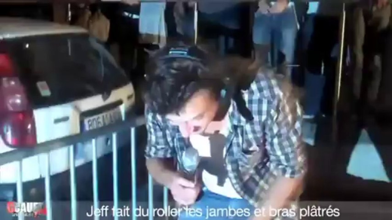 Jeff fait du roller les jambes et bras plâtrés - C'Cauet sur NRJ