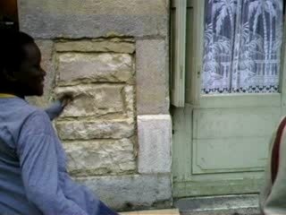 tapette avec le bonnet se bat