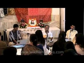 Devotees concentrating in Rock satsang
