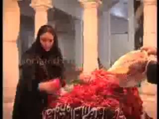 bakhtawar bhutto zardari at grave of her mother