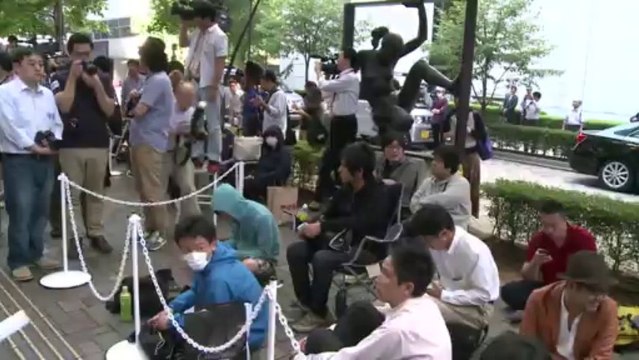 Apple buyers rue high price of new 'low cost' iPhone