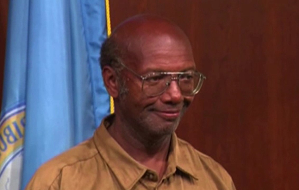 ZAPPING ACTU DU 20/09/2013 - 42.000 dollars rapportés à la police par un SDF