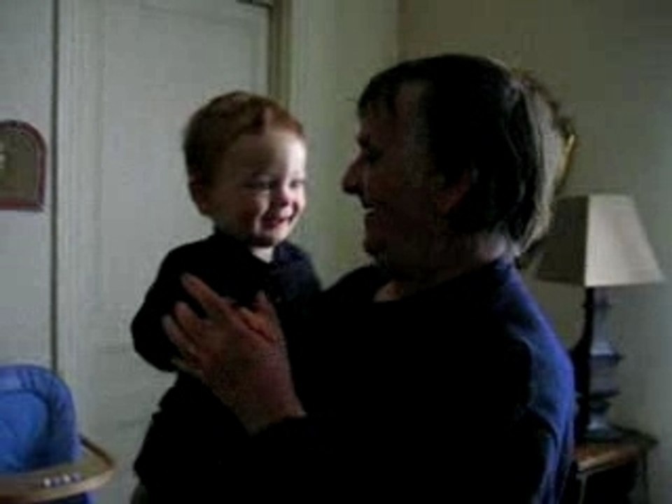 Gabriel Hadet danse avec papy