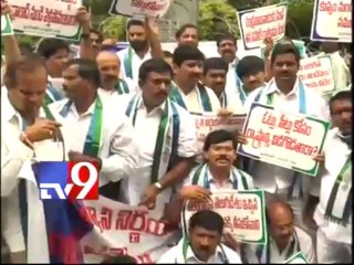 YSRCP leaders court arrest demanding withdrawal of T-letter by Chandrababu