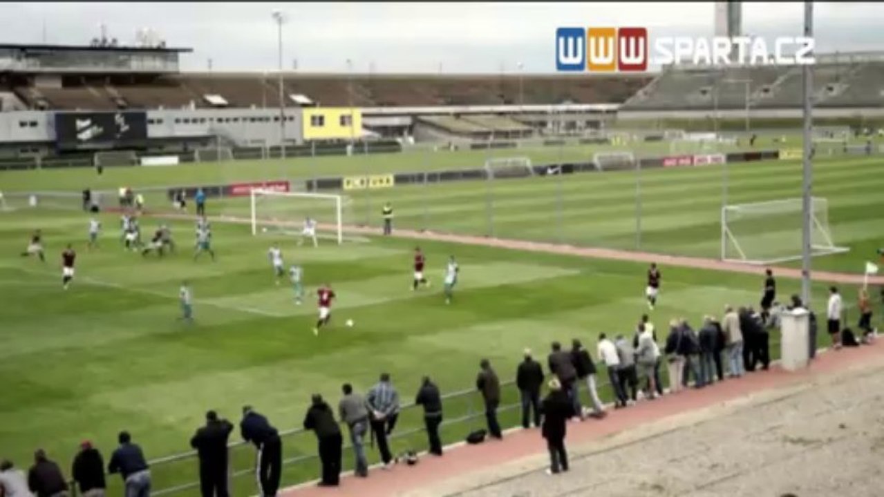 Rép. Tchèque - Il marque avec ses fesses !