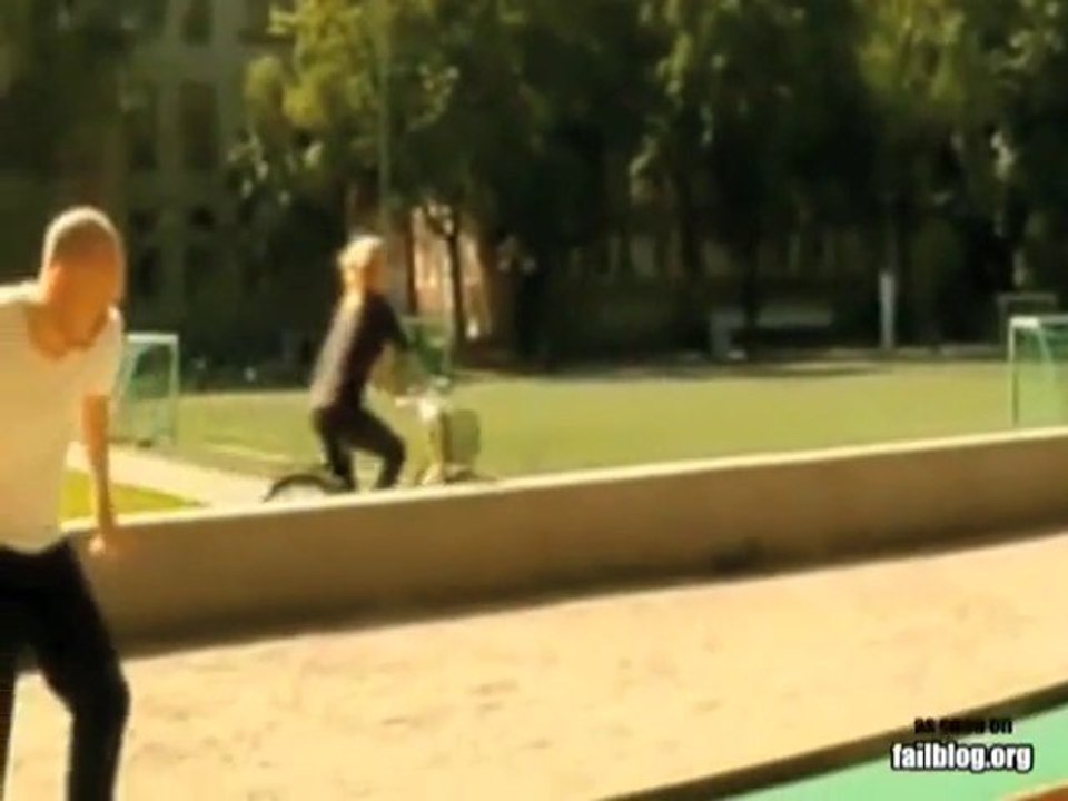 Mini Golf FAIL! Head shot on a biker!