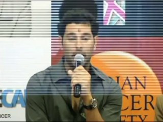 Yuvraj Singh launches mobile Cancer detection unit