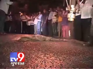 Tv9 Gujarat - Watch why roads of Mumbai upsets John Abraham