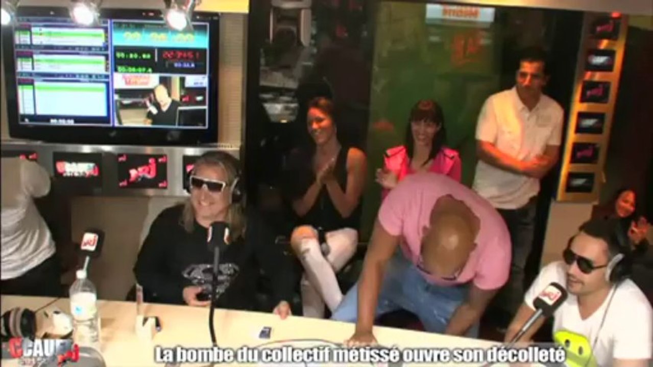 La bombe du collectif métissé ouvre son décolleté - C'Cauet sur NRJ