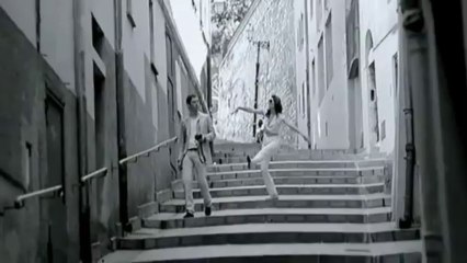 Превод! New 2013! Notis Sfakianakis - Kanei thorivo i agapi