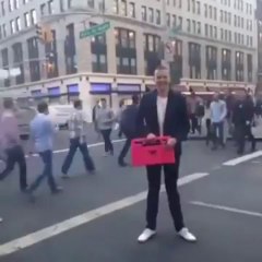 When the beat drop in public... Great participative Funny Vine!!