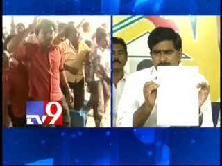 Devineni Uma fires on Congress and Lagadapati