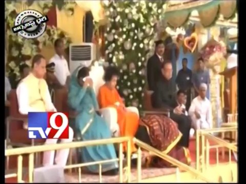 Politicians and Swamijis - Journalist Diary