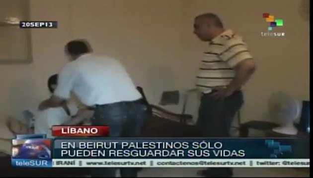 Refugiados palestinos en Siria huyen a Líbano