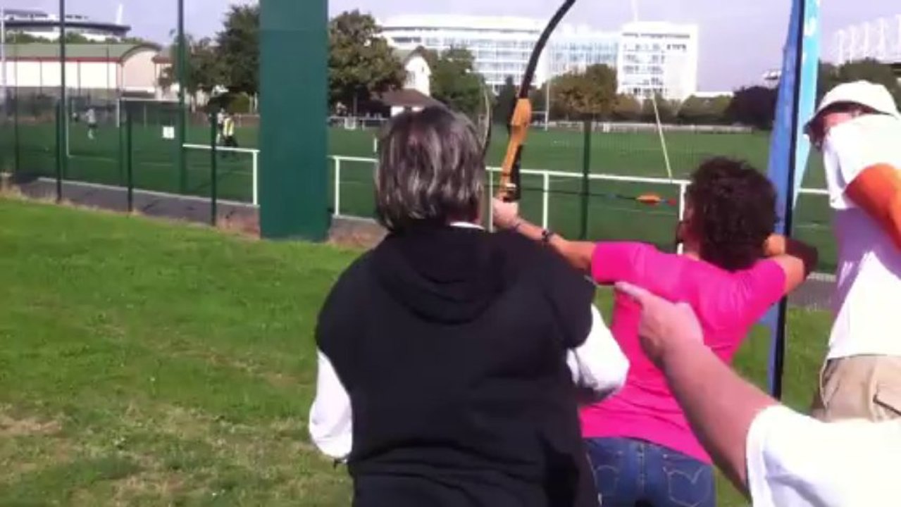 Premières flèches lors de la journée portes ouvertes initiation tir à l'arc US-GAZELEC Paris/Plaine-Saint-Denis