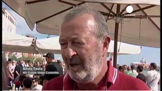 . Venezia: scudi umani contro i mostri da crociera