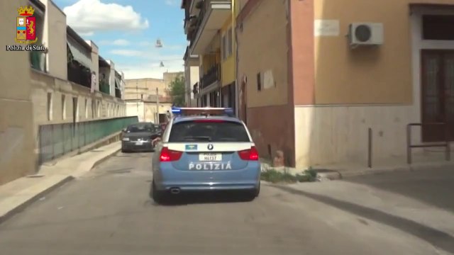 Cerignola (FG) - 1 kg di cocaina nel borsello, arrestato barista (21.09.13)