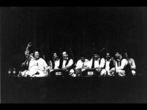 NUSRAT FATEH ALI KHAN - Pilao Saqi Pilao Ke Raat Baqi Hai