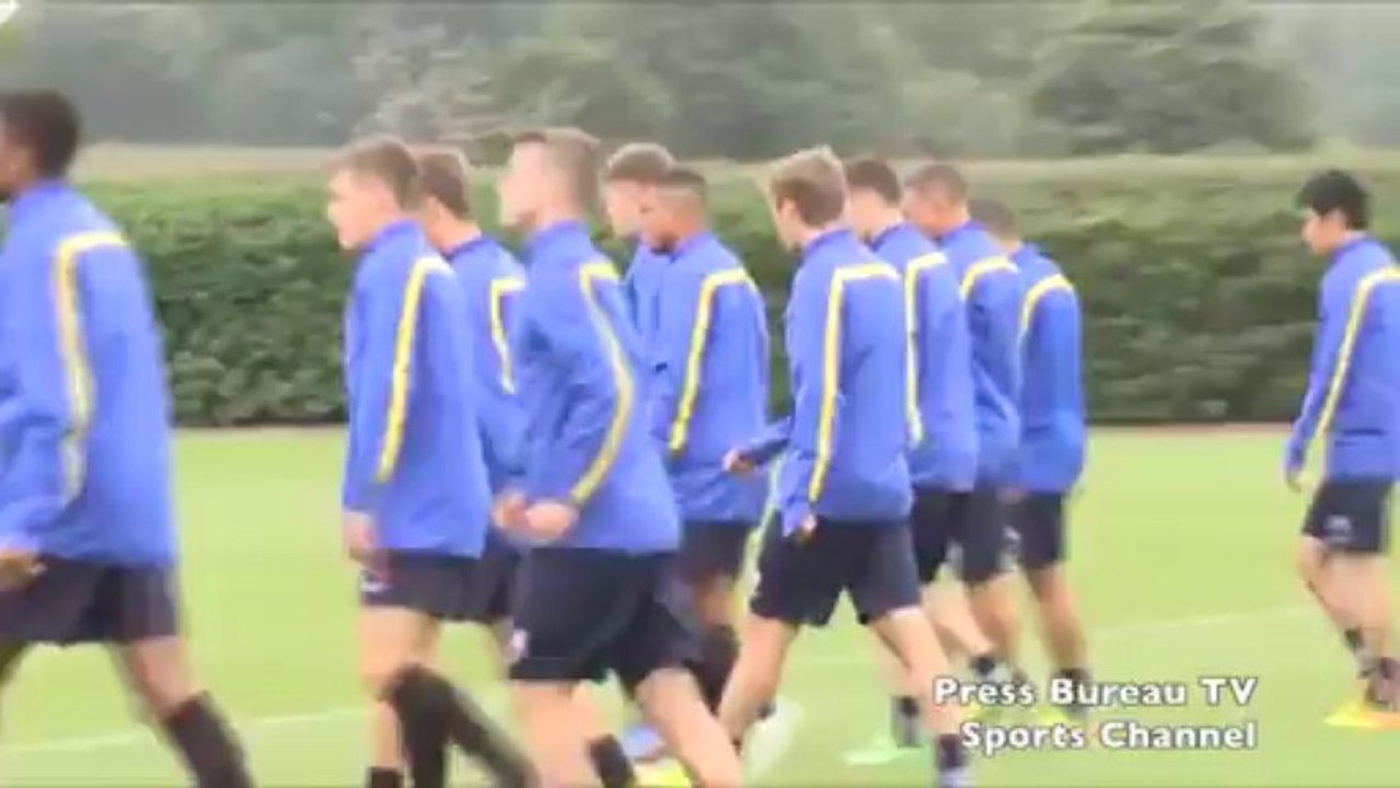 Mesut Ozil training with Arsenal