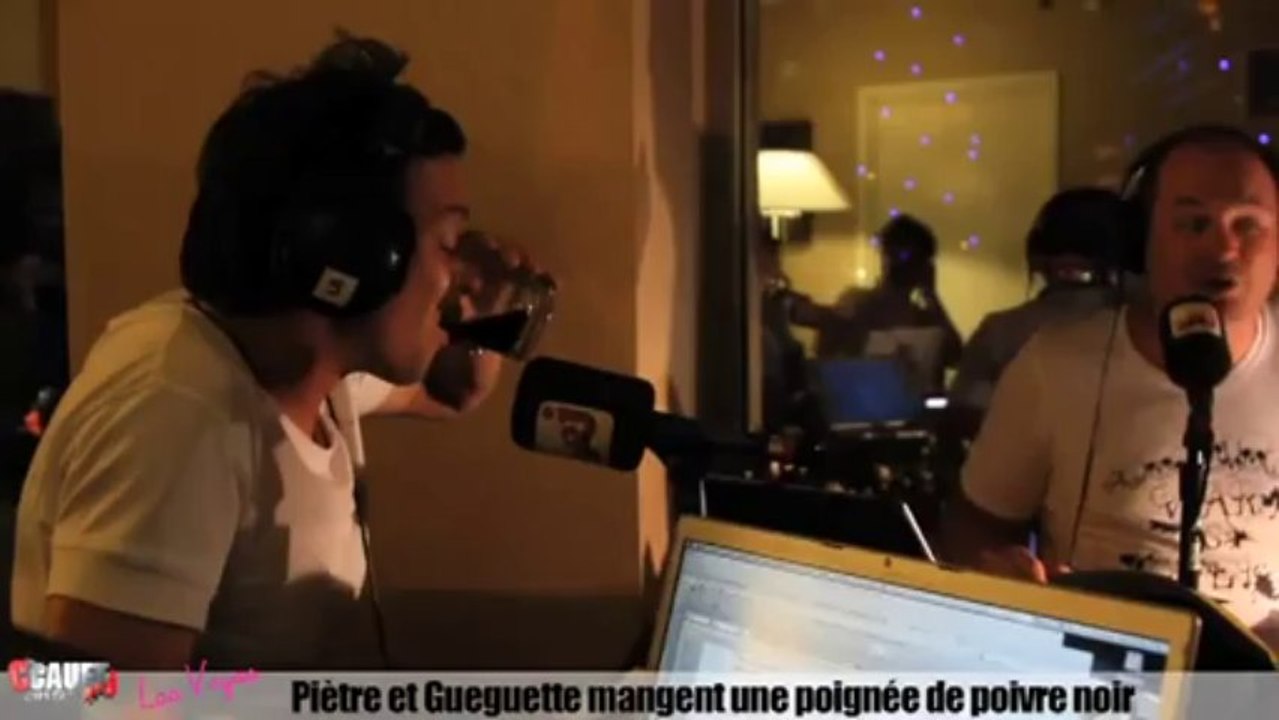 Piètre et Gueguette mangent une poignée de poivre noir - C'Cauet sur NRJ