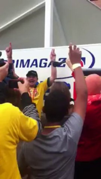 Record du monde du plus gros cornet de frites : la joie des participants