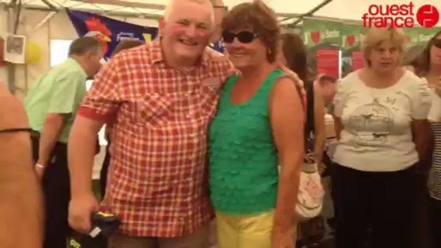 Thierry de L'Amour est dans le pré - Foule au stand dédicaces