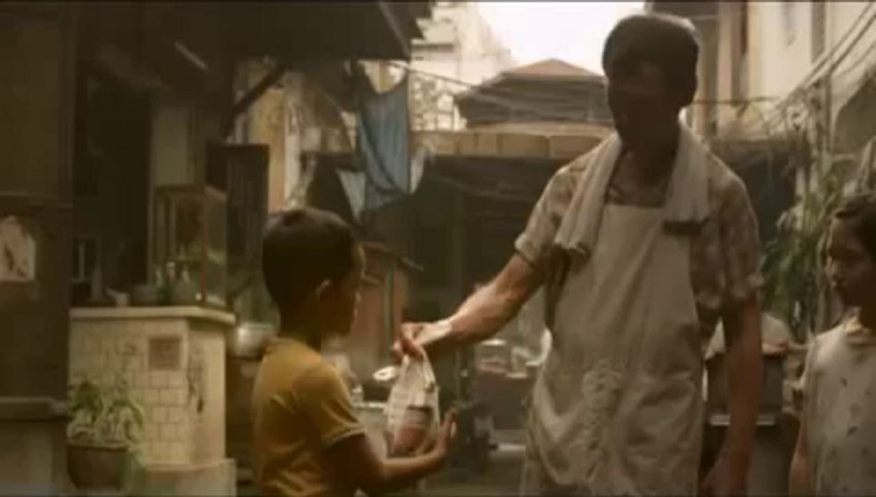 Giving Is The Best Communication   Thai mobile advert that has everyone weeping (TrueMove H )