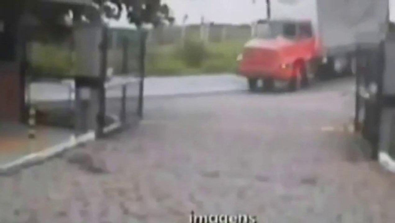 Fail Compilation : car crashes, sports fails, amazing things...