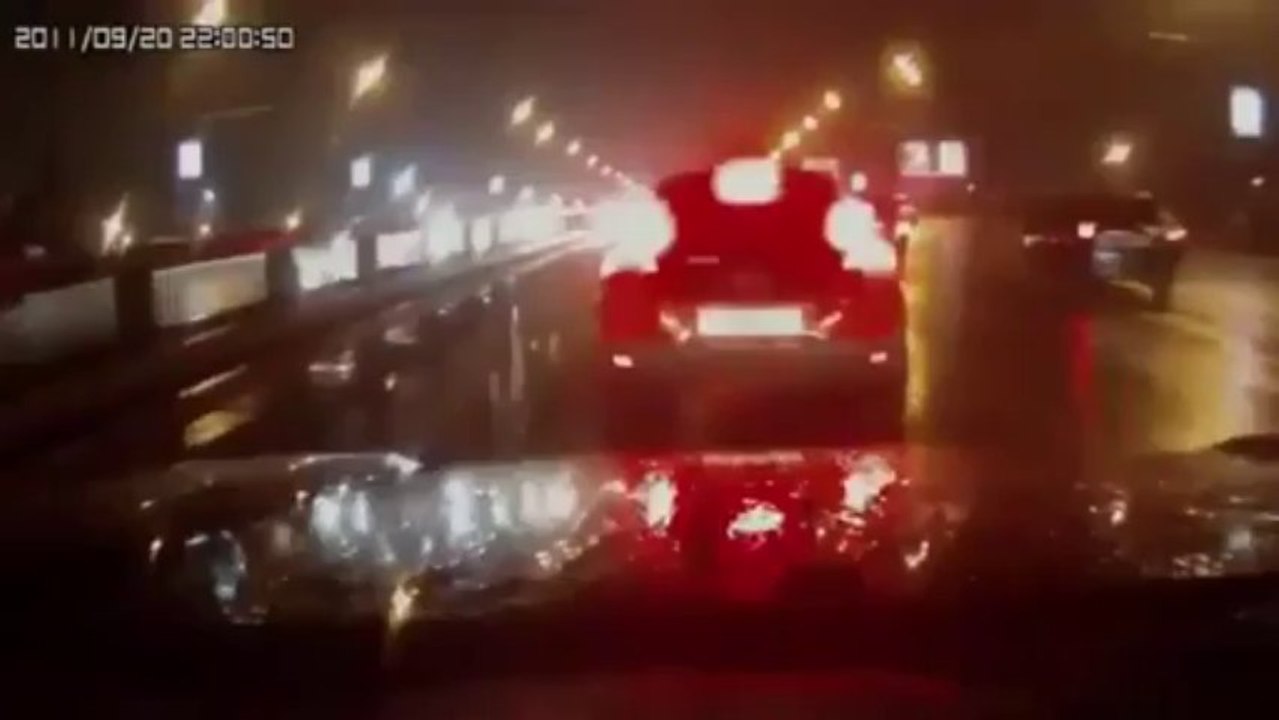 Crash sous la neige : compil' d'accidents de voiture en Hiver!