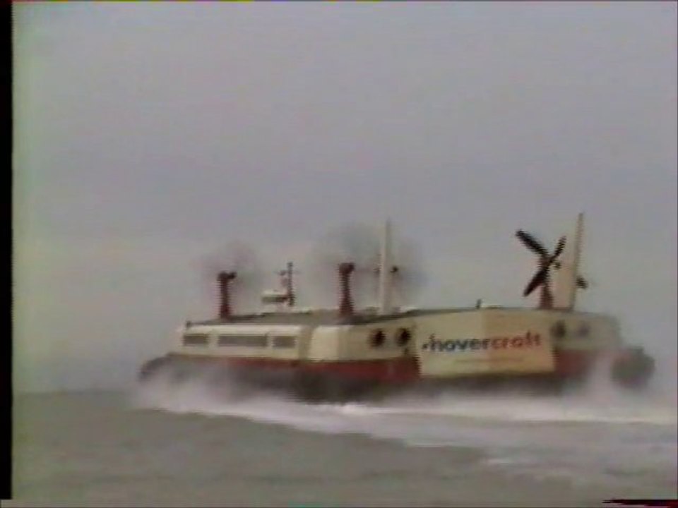 SRN4 Leaving Calais with 3 engines