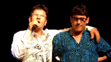 Billy me sohaite mon anniversaire sur la scène du Montmartre Galabru 2013