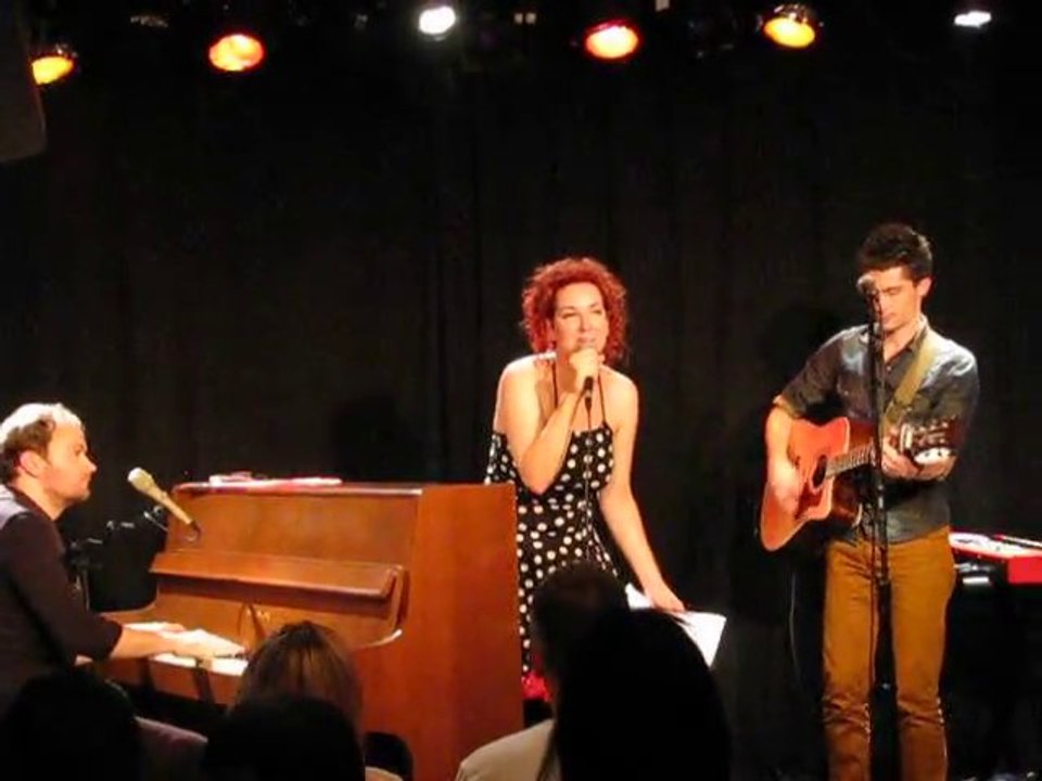 Geneviève Morissette, Arnaud Lilian et  Bastien Lucas sur la scène d'A Thou Bout d'Chant , Lyon, le 21 septembre 2013