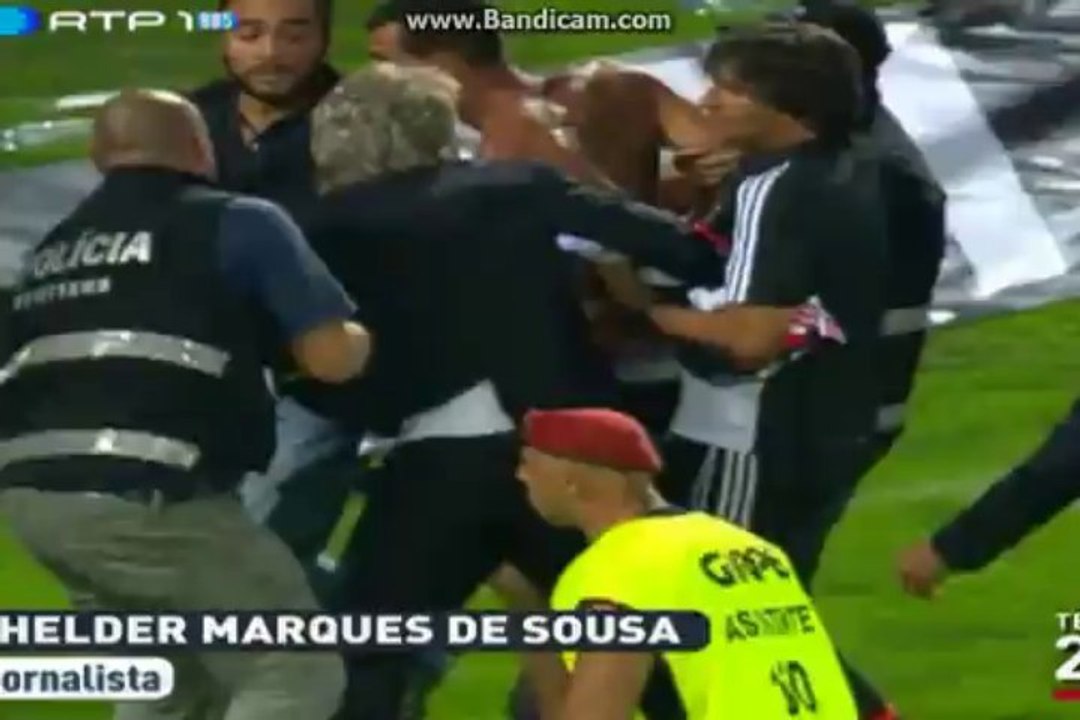 Jorge Jesus atira-se aos polícias