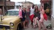 WWW.DANSACUBA.COM Depart plage en taxi americain les stagiaires et les cubains