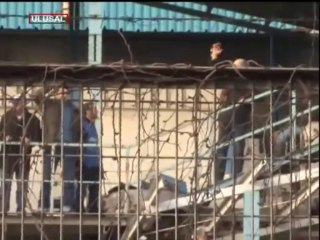 Şişecam işçileri fabrikanın çatısına çıktı