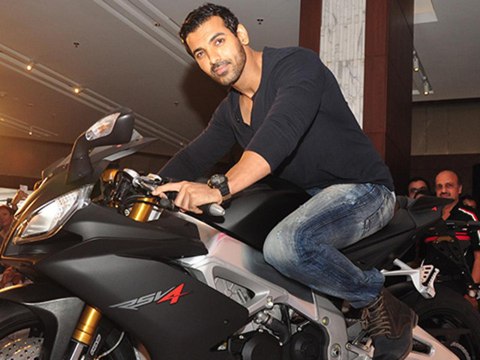 Piaggio Gifts John Abraham An Aprilia RSV4