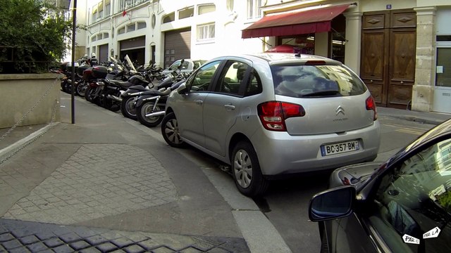 PCPL et la Légende des Petits Patés de Chair Humaine, rue Chanoinesse à Paris (75004)