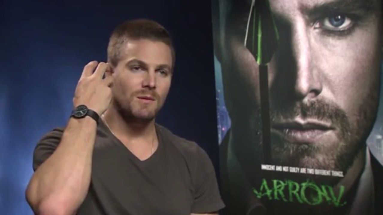 2013.09.17 Stephen Amell @ Interview - HeyUGuys UK