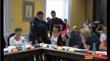 L'extrême droite à Orange : la police municipale priée de "dégager" une élue de l'opposition