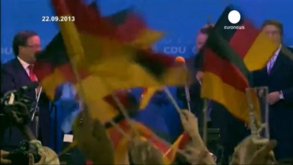 Merkel Sosyal Demokratlar'a göz kırptı