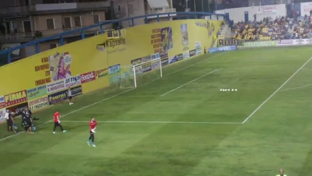 Ρομπέρτο και Μέγκιερι βγαίνουν για ζέσταμα στο Αγρίνιο