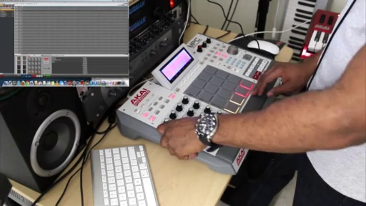 USED THE AKAI MAX49 KEYBOARD & THE AKAI MPC RENAISSANCE,KONTAK5  SCARBEE JAY BASS from Ni komplete 8